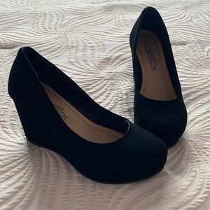 Black wedge heels
